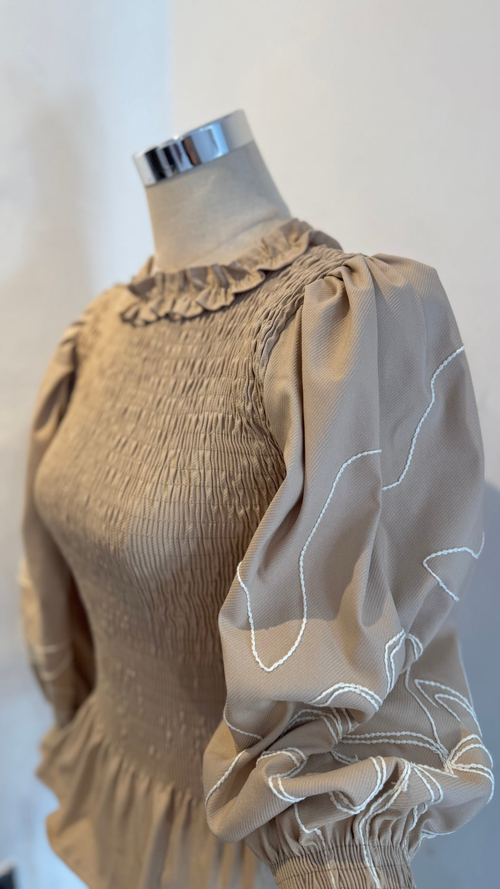 Blusa Nancy bordada — Beige Arena