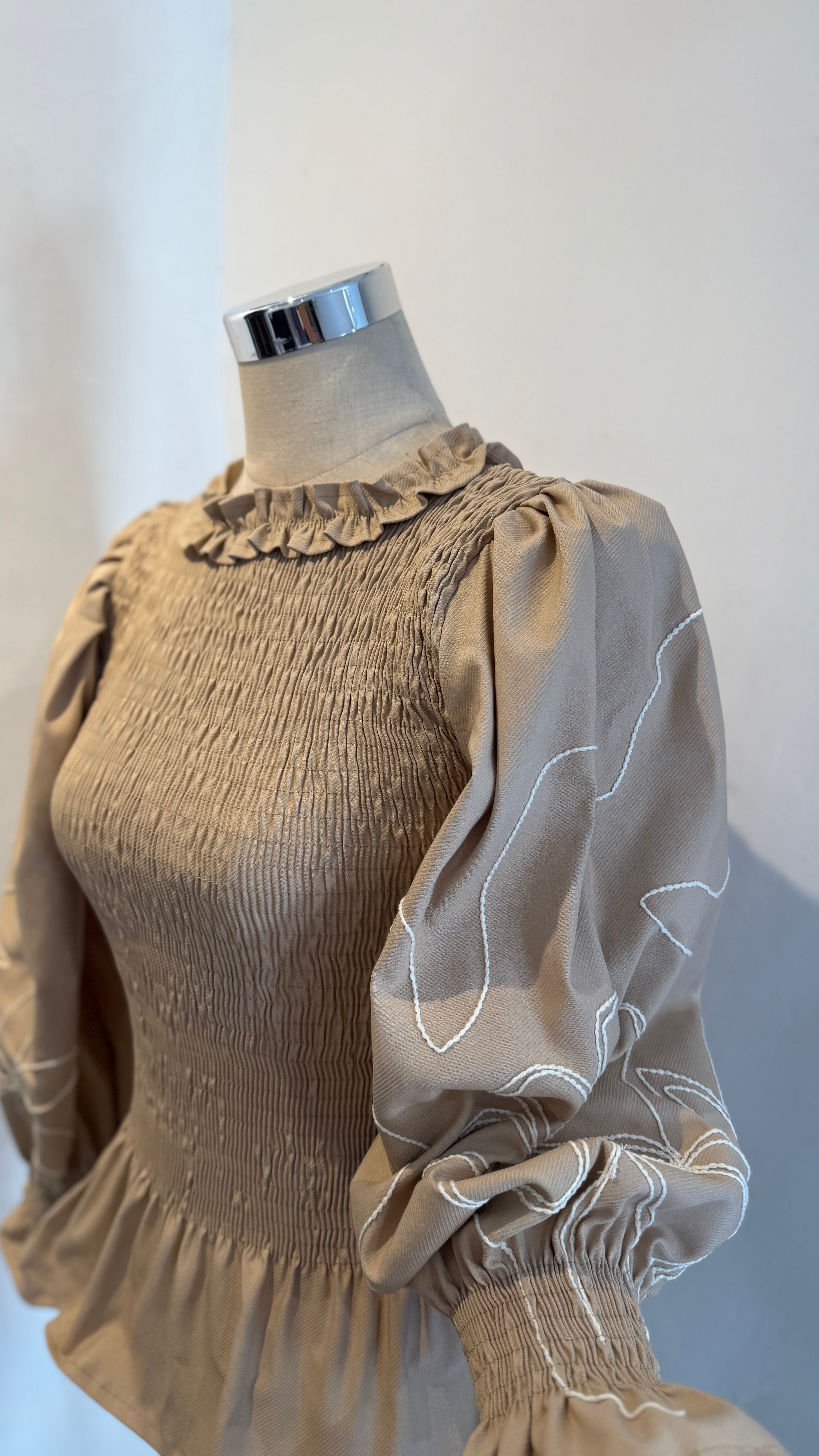 Blusa Nancy bordada — Beige Arena
